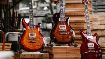 Overzicht van PRS-gitaarseries met Core-, S2-, SE- en Private Stock-modellen, voorzien van gevlamde esdoorn topbladen